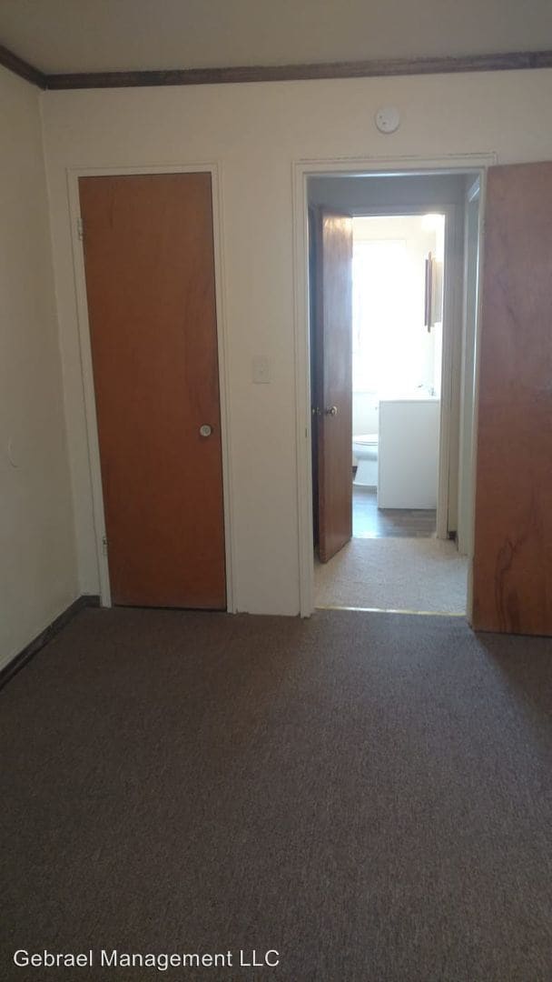 Building Photo - G3348 Flushing Rd