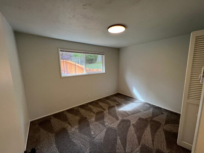 Building Photo - 295/297 Coachman Dr