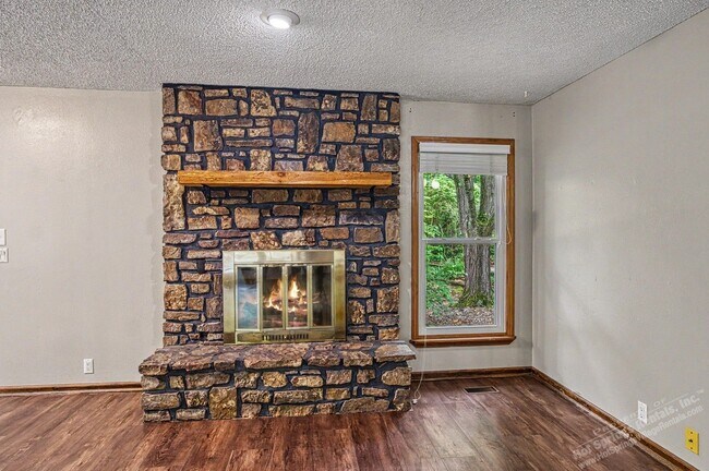 Building Photo - West Gate Area Home | Home | Unfurnished