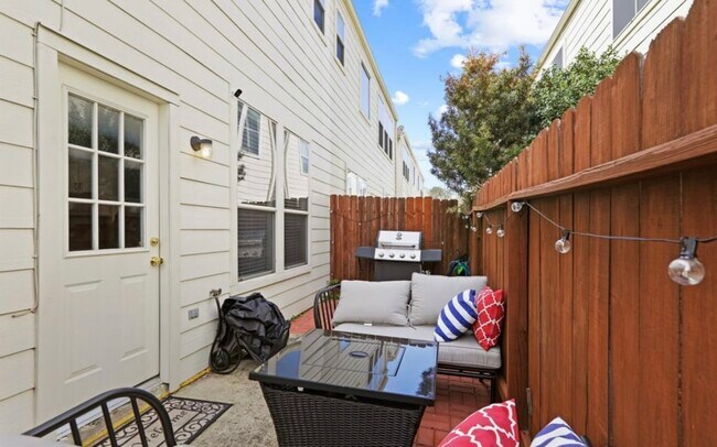 Building Photo - 7402 Hollister Rdg