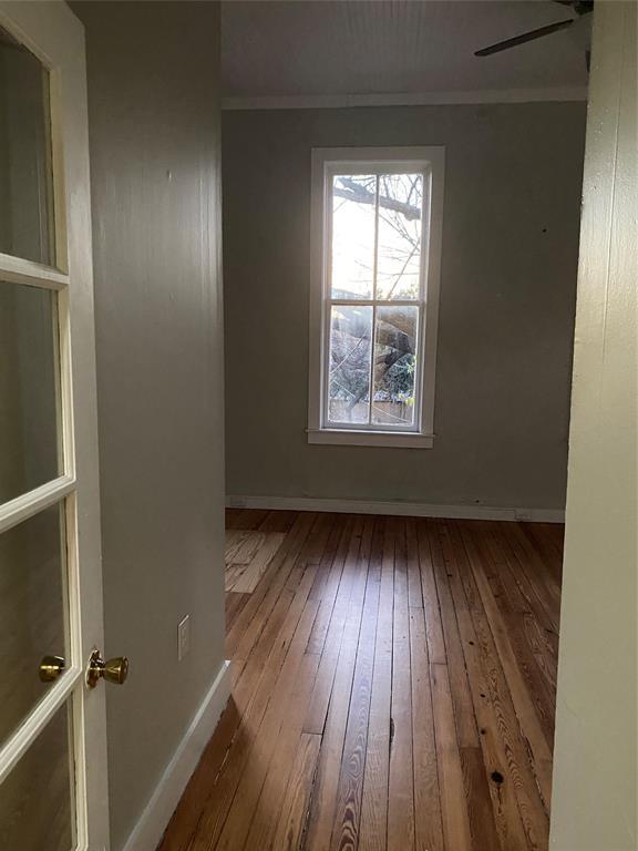 Building Photo - 1006 Main St