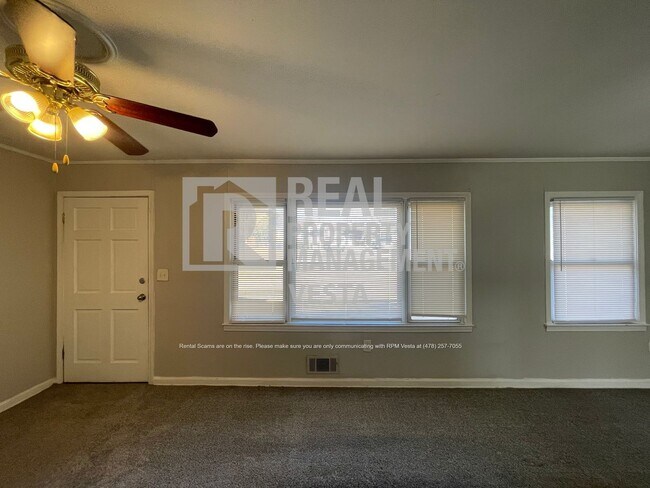 Building Photo - 2910 Reynolds Dr