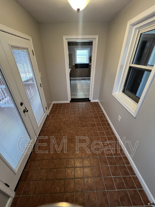 Building Photo - 1244 Mountain View Rd