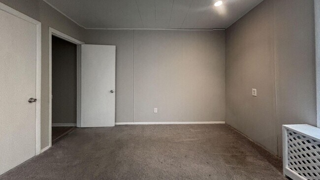 Building Photo - 3950 Dungan St