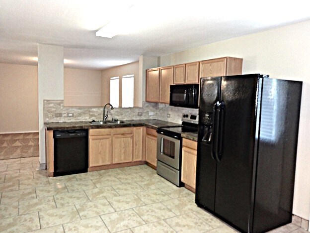 Building Photo - 4916 Water Ridge Ln