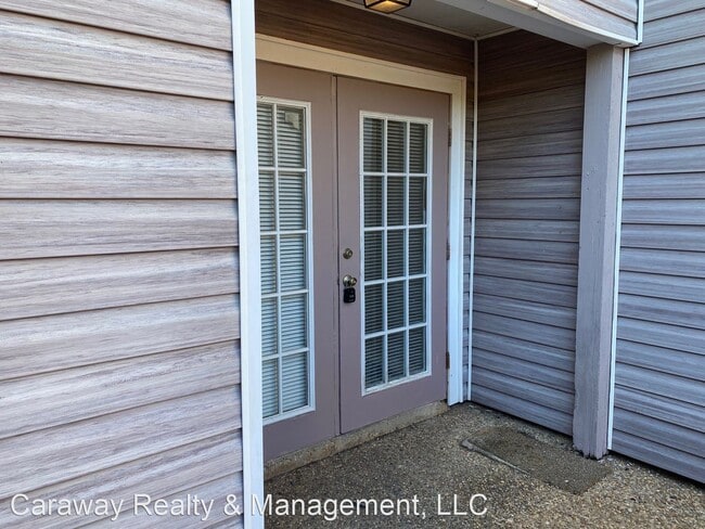 Building Photo - 2 br, 1.5 bath House - 4111 Pines Rd. #71 ...