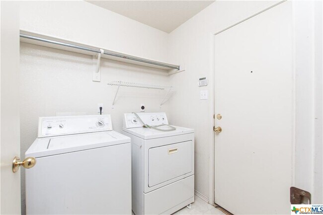 Building Photo - 3407 Solomon Dr