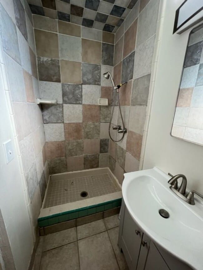 Building Photo - 1108 Wells Ave