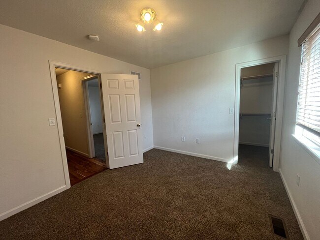 Building Photo - Wonderful Ranch Style Home