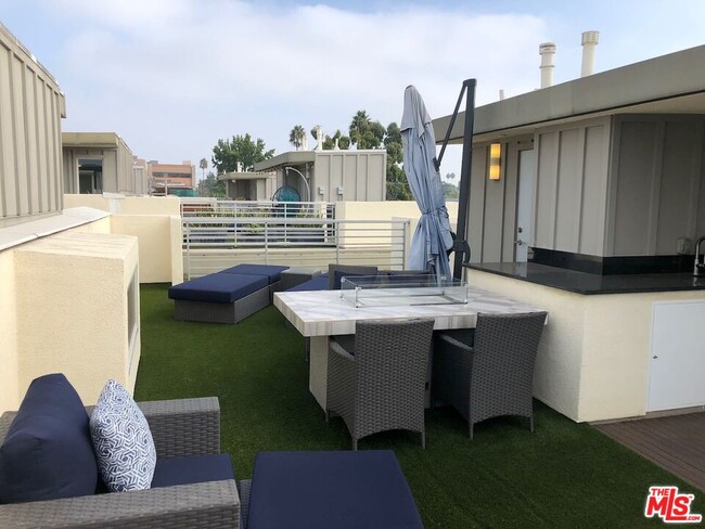 Building Photo - 12003 Emery Ln