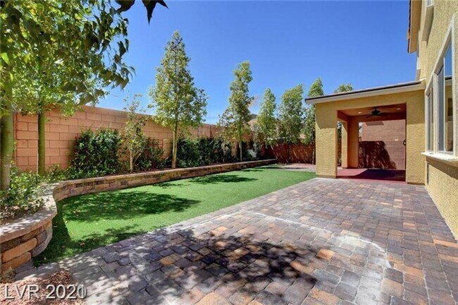 Building Photo - Gated community - 4 bedrooms - 3 baths