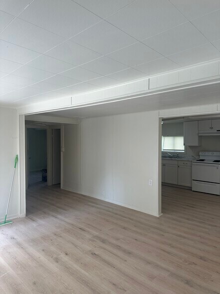 Building Photo - 327 Landau Dr