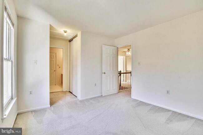 Building Photo - 3023 Oakton Meadows Ct