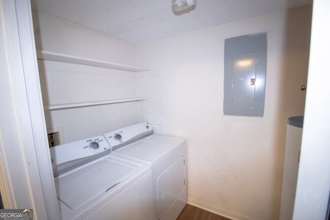 Building Photo - 251 Knight Dr