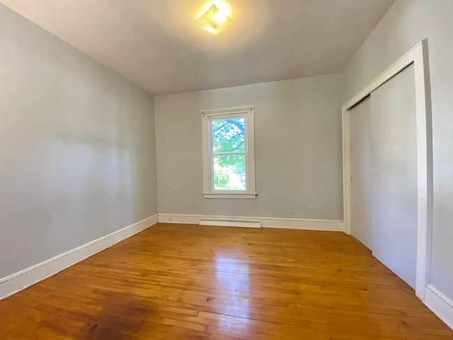 Bedroom 2 - 943 Columbia St