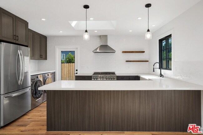 Building Photo - 4130 Verdugo View Dr