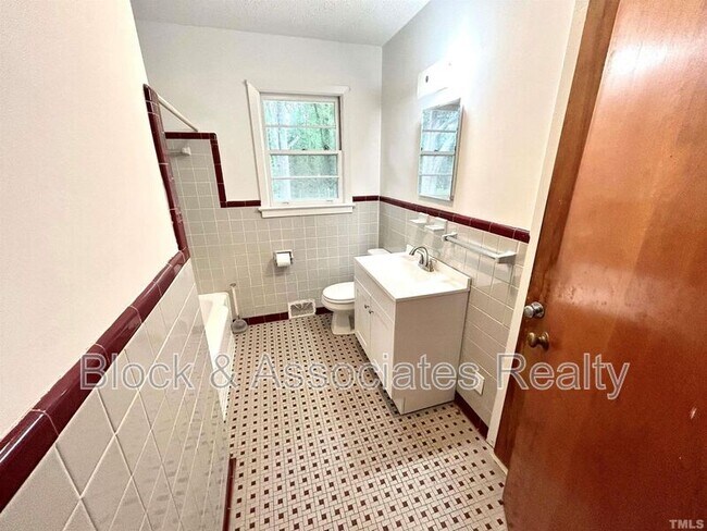 Building Photo - 6015 Inona Pl