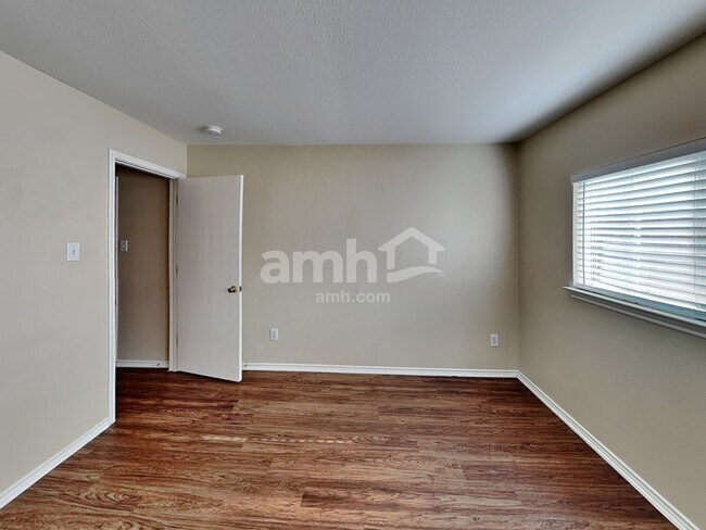 Building Photo - 11004 Monahan Park