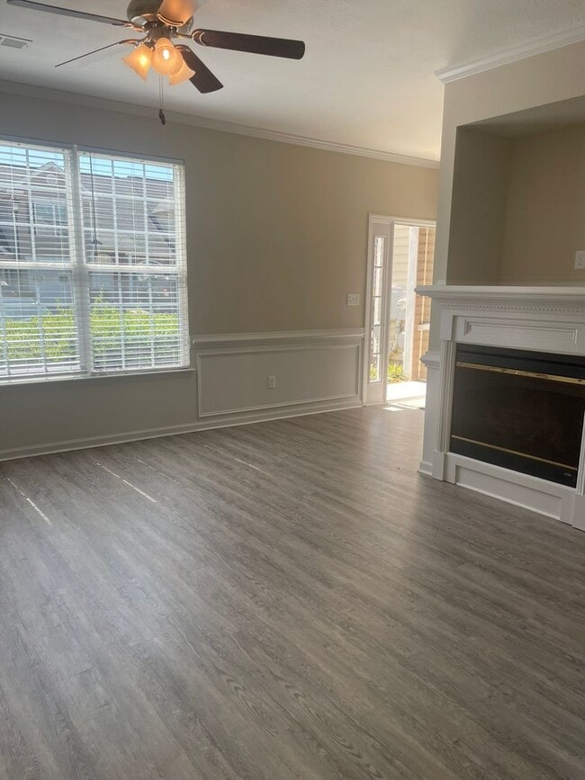 Building Photo - Beautiful Townhome Across Street From Jones Creek Golf Club