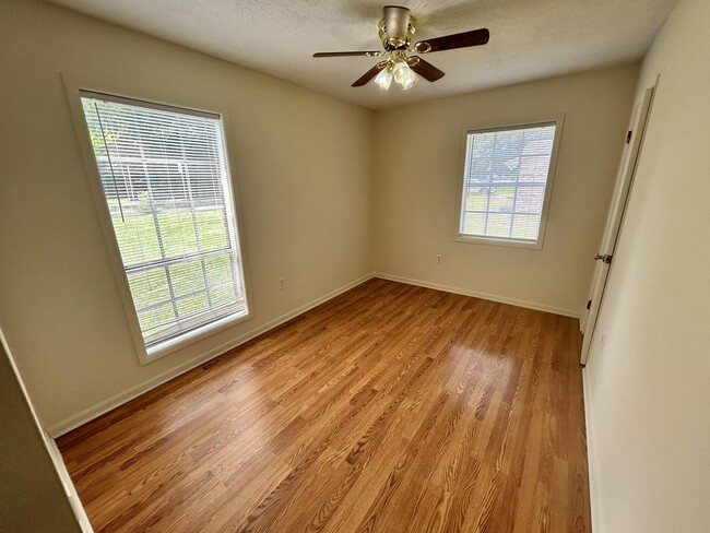 Building Photo - 5509 Rainbow Ln
