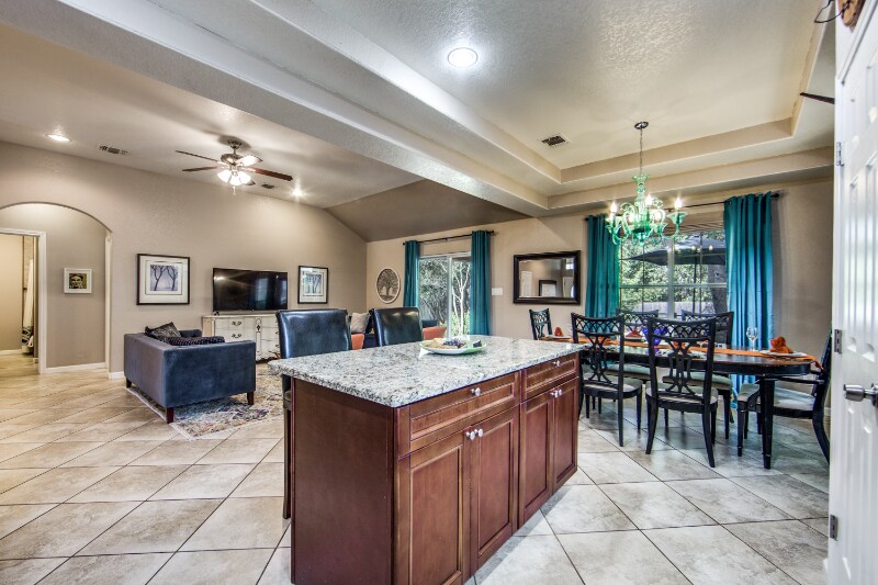 Building Photo - 9035 Wellesley Manor Dr
