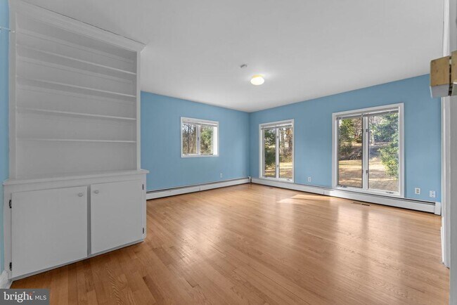 Building Photo - 901 Walker Rd