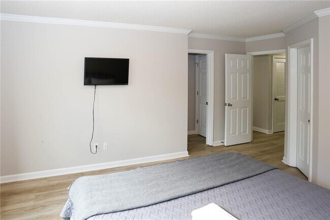 Building Photo - 7116 Blairs View Dr