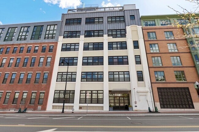 Building Photo - 150 Cambridge St