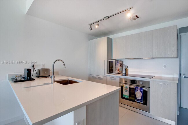 Building Photo - 501 NE 31st St