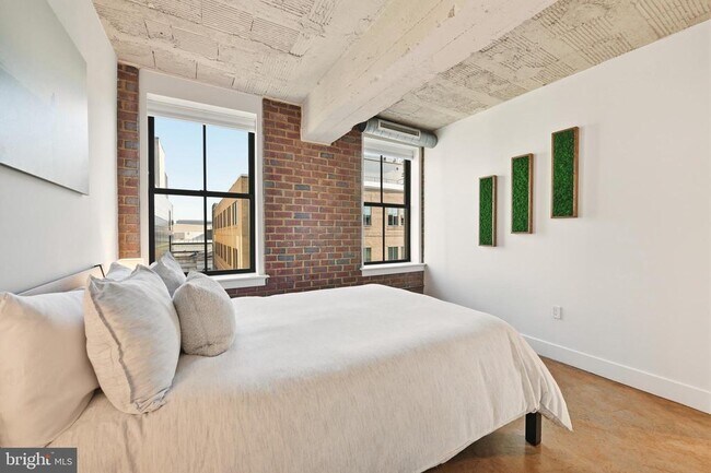 Building Photo - 916 G St NW