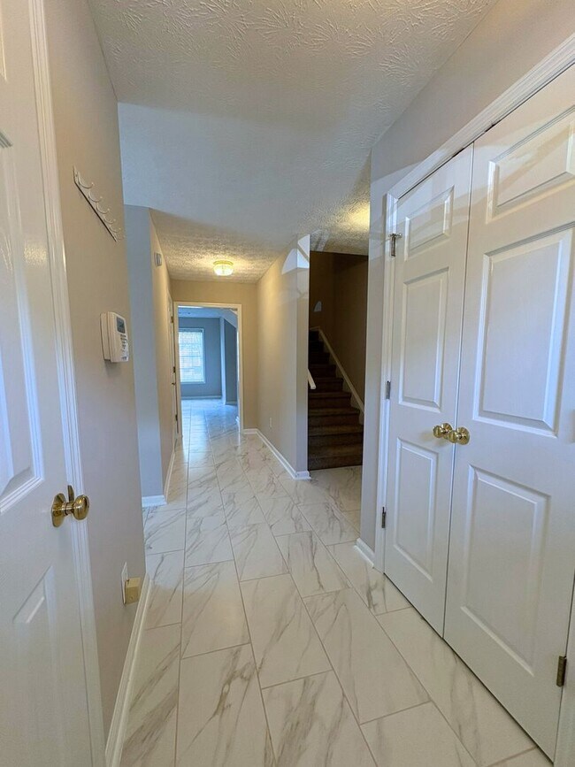 Building Photo - Donahue Crossing Condominiums #1409