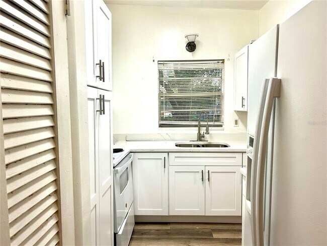 Building Photo - 112 Dahlia Dr