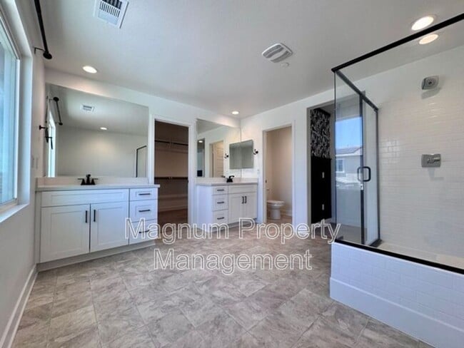 Building Photo - 34118 Willow Stone St