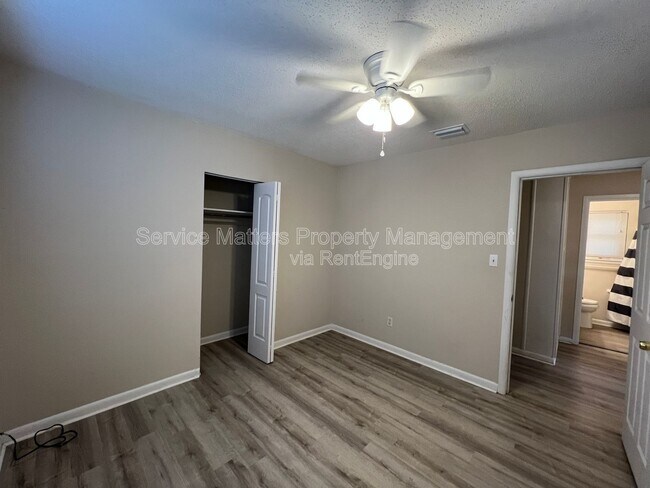 Building Photo - 303 Newcastle Dr