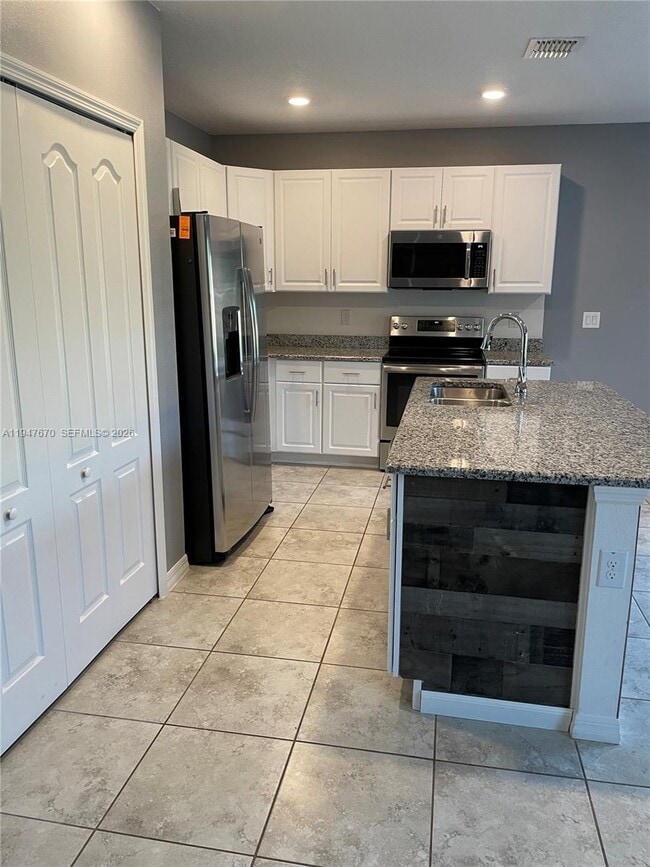 Building Photo - 982 SW Commonwealth Rd