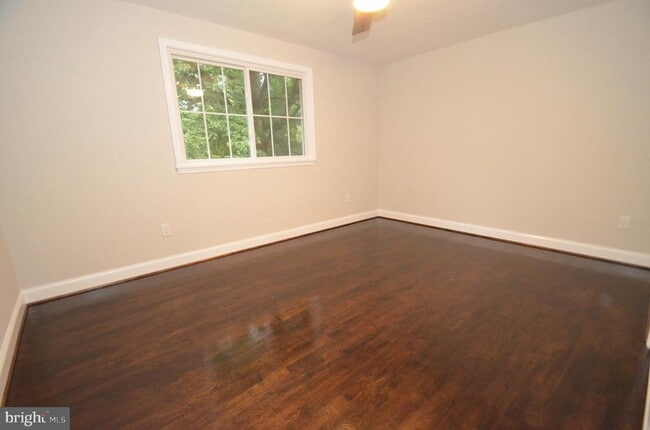 Building Photo - 5200 Kings Park Dr