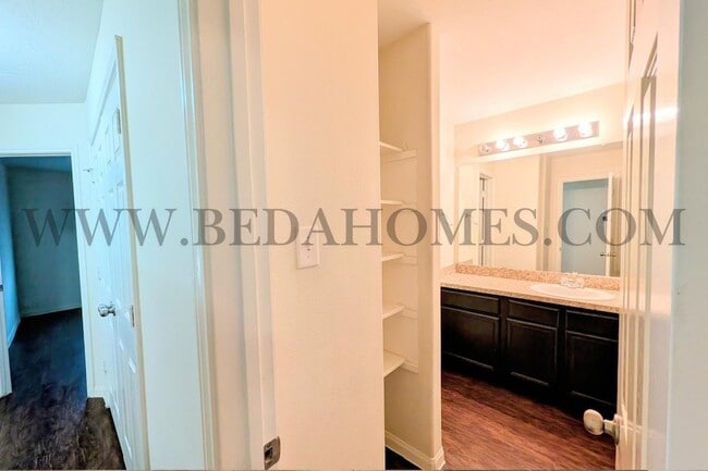 Building Photo - 15566 Kiplands Bend Dr