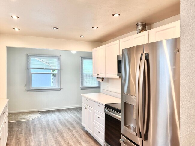 Building Photo - Charming Everett Home with Spacious Backyard, Garage, and Bonus Flex Spaces