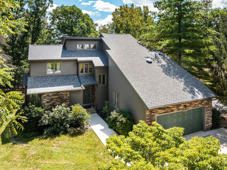 Building Photo - 2420 Hopkins Dr