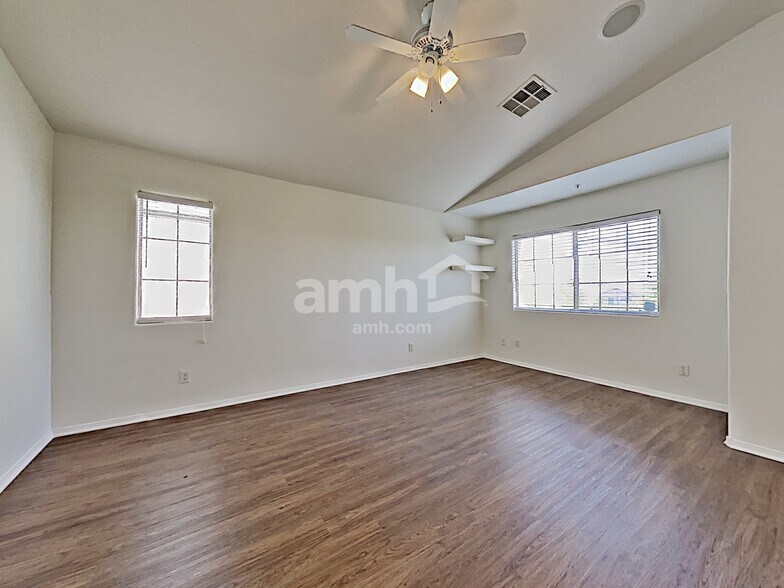 Building Photo - 611 Desert Silk Ct
