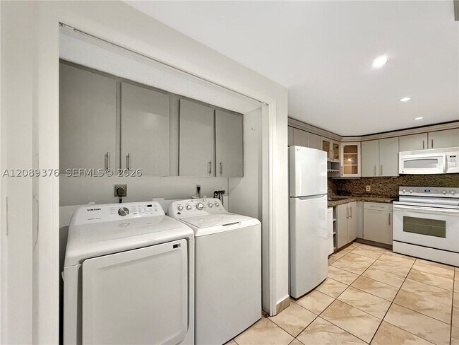 Building Photo - 3641 Oaks Clubhouse Dr
