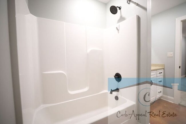 Building Photo - 3 bed / 2 bath home in Jonesboro