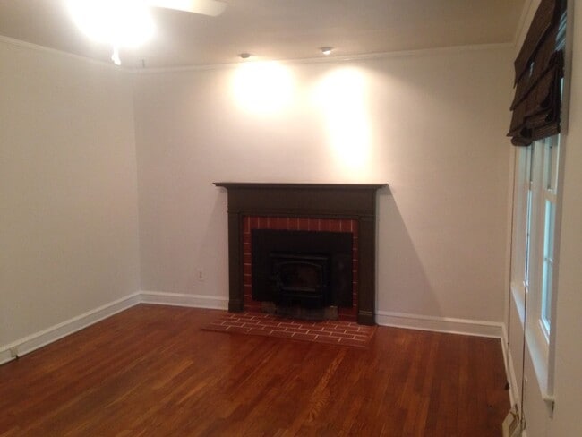 Building Photo - 3BR Normaltown Charmer
