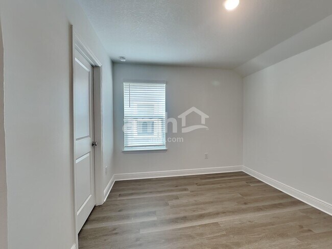 Building Photo - 6443 Atlantic Bch Ave