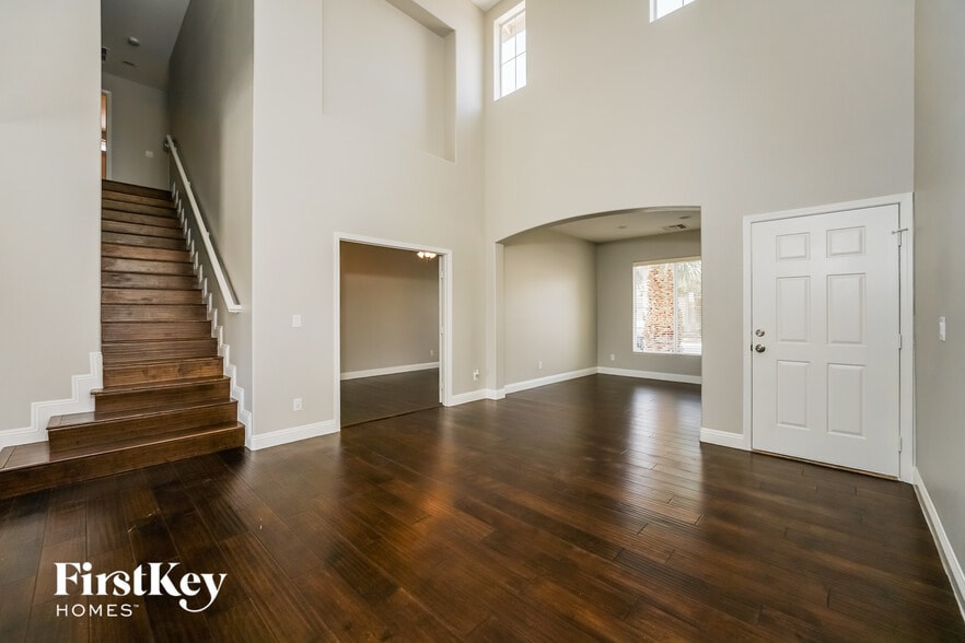 Building Photo - 5520 Latrobe Bluff St