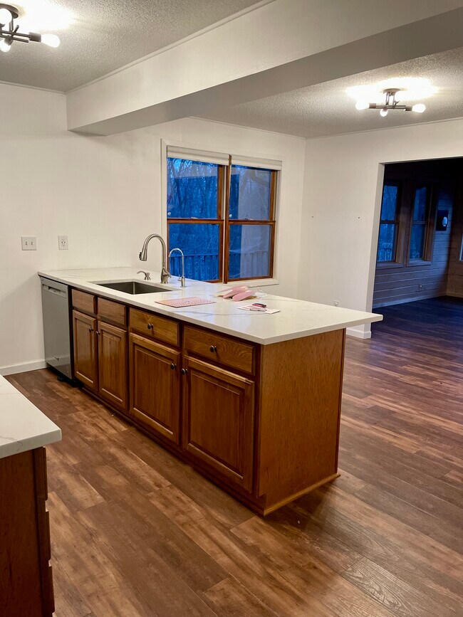 Building Photo - 5345 Wedgewood Dr