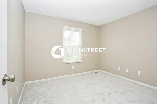 Building Photo - 3 Bedroom Pet-Friendly Home in Columbus, OH with Main Street Renewal