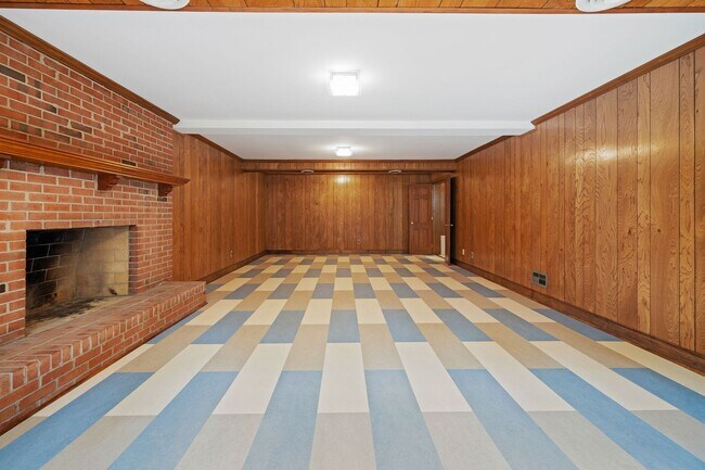 Building Photo - 2401 Scarsborough Dr