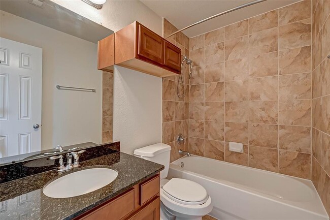 Building Photo - 3216 Clearview Cir