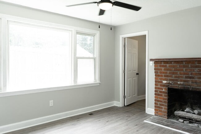 Building Photo - 922 Hampton Ave NW